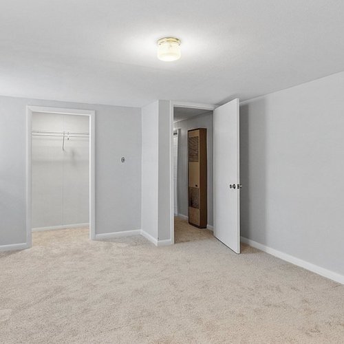 Carpet installation by Sunshine Carpet & Flooring in North Chelmsford, MA – plush neutral-toned living room carpet